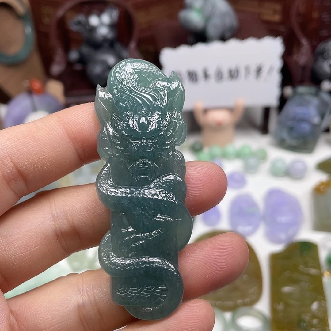 颈饰未镶嵌翡翠龙柱
