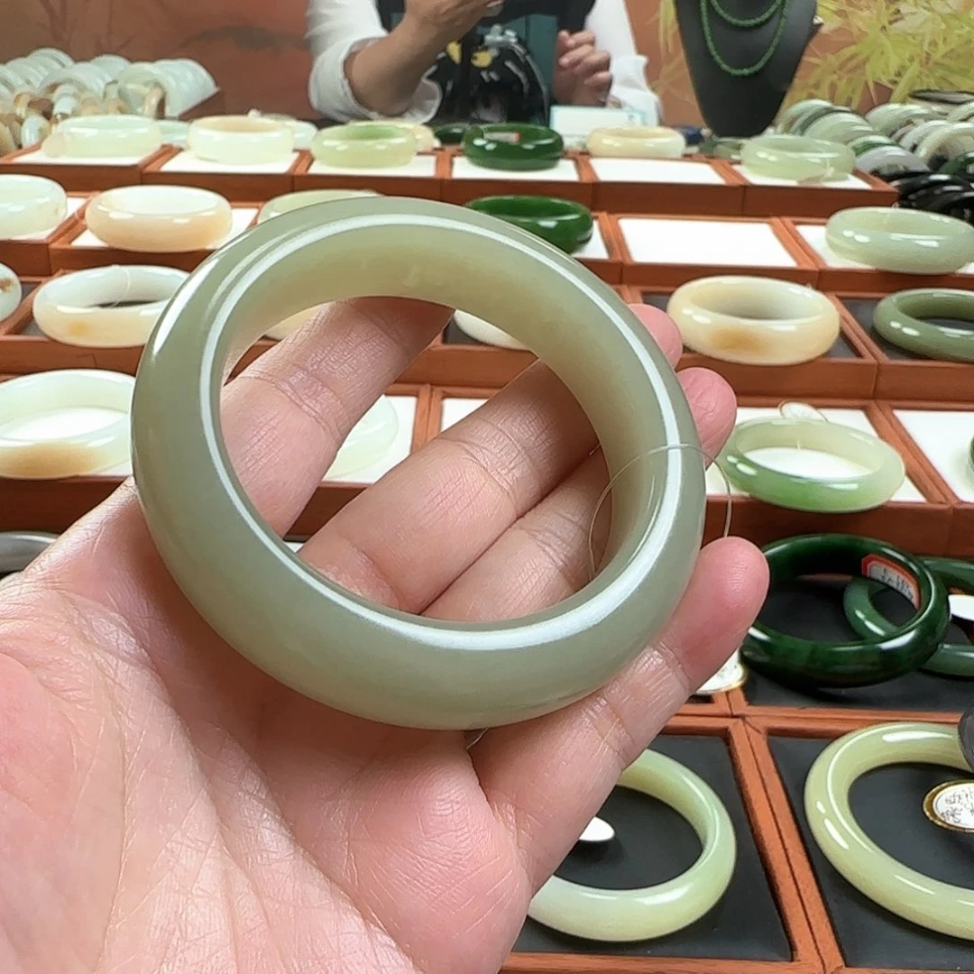 M***_和田玉未镶嵌手镯