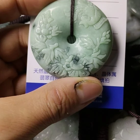 翡翠未镶嵌颈饰挂件
