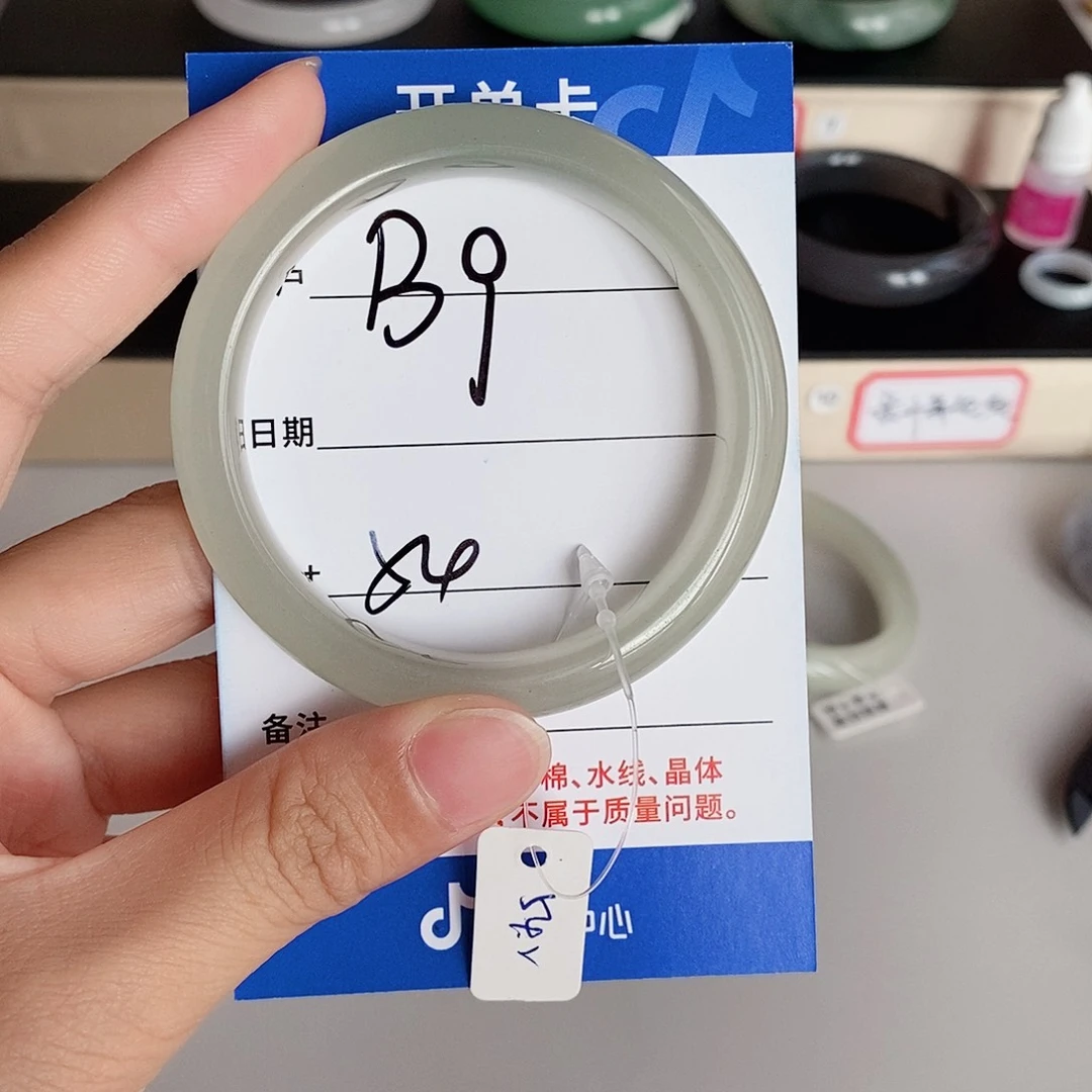 2***姐石英质玉手镯未镶嵌