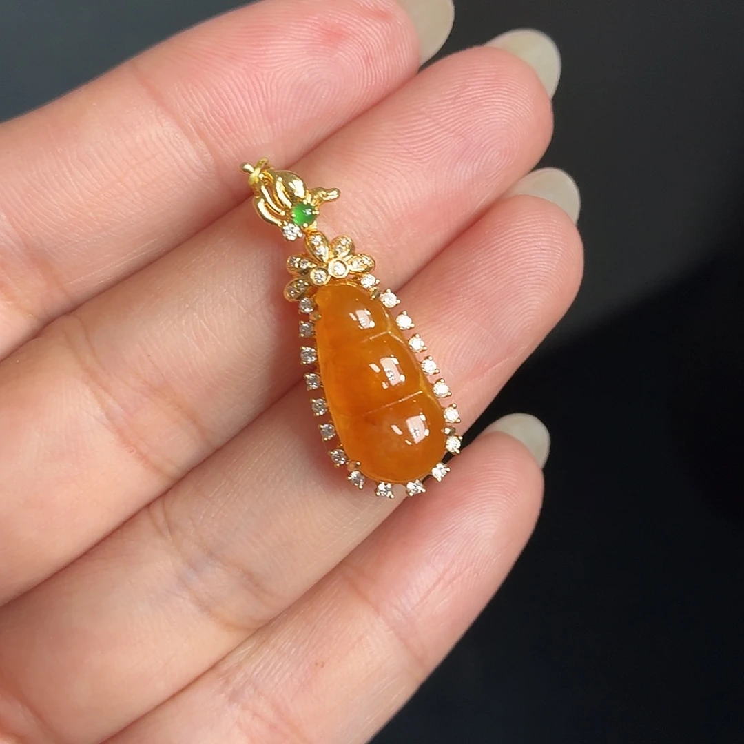 翡翠18K金镶嵌颈饰