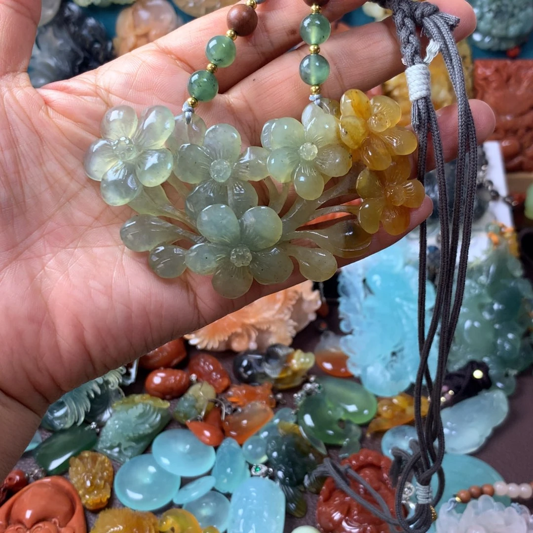 蛇纹石玉未镶嵌挂坠