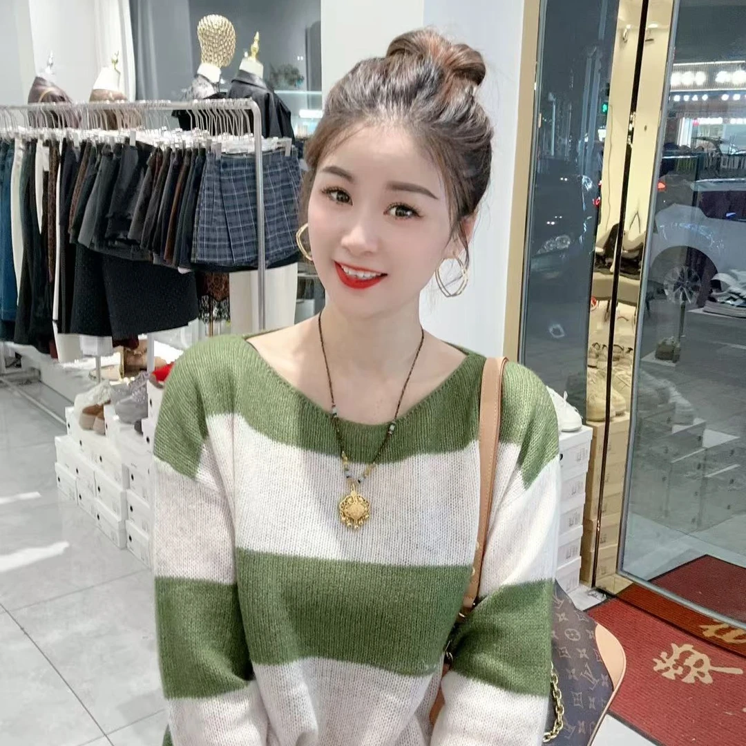条纹圆领亮色毛衣上衣