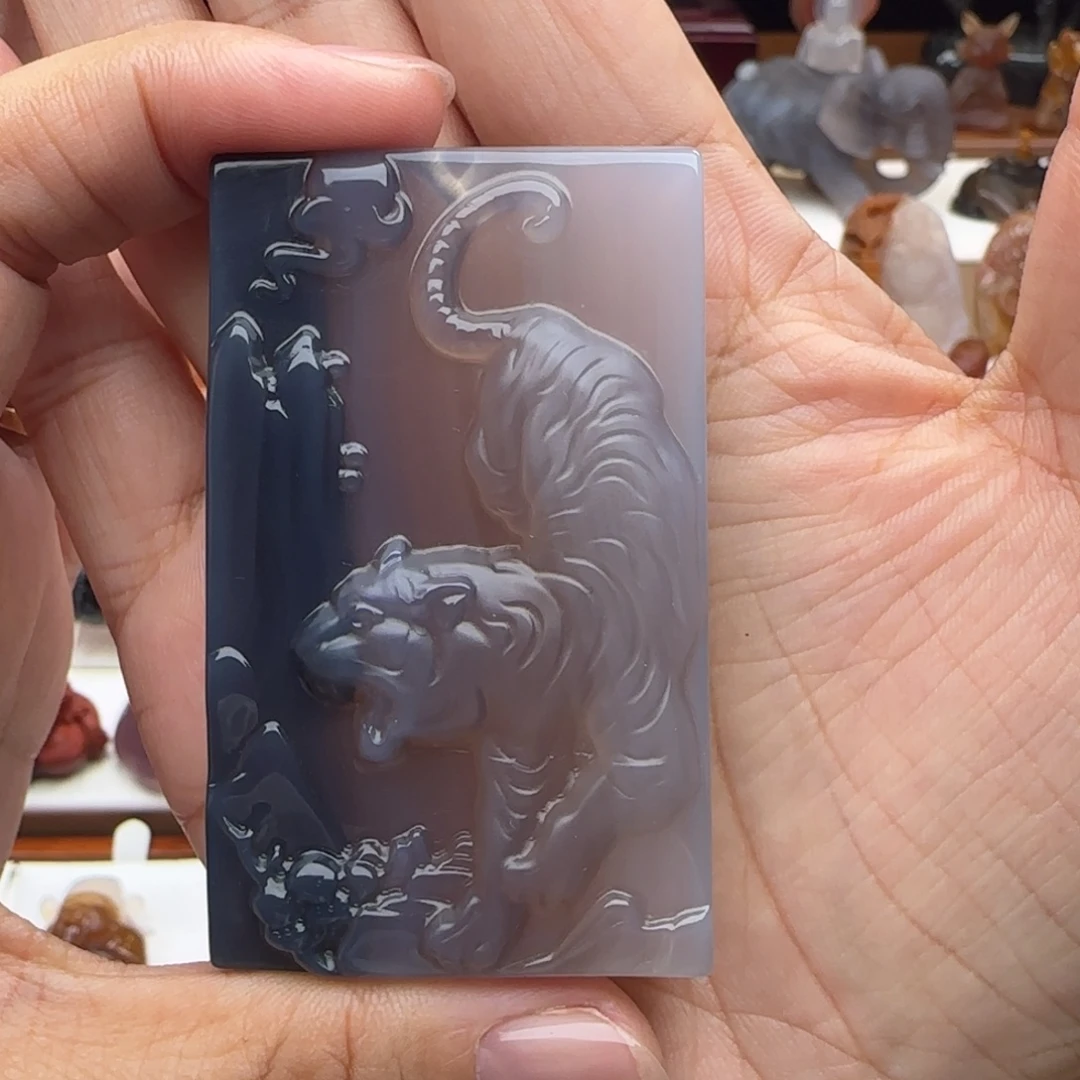 向***发玛瑙/玉髓未镶嵌颈饰