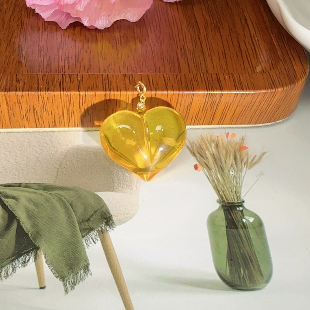 天然金珀屁桃爱心大号 18k金扣 多样性发一 F120