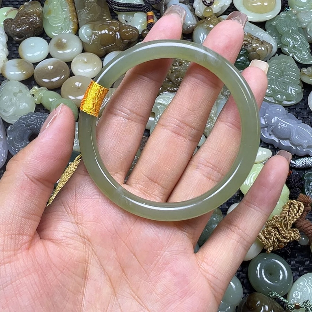 和田玉未镶嵌颈饰漏，53.7圈口