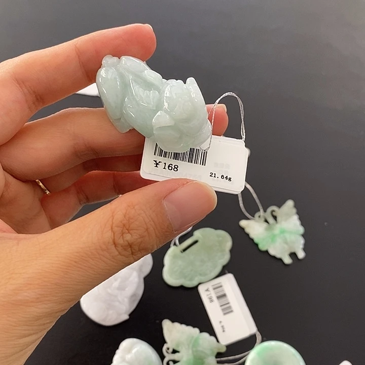 翡翠未镶嵌颈饰貔貅挂件