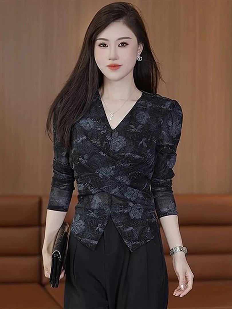 气质V领玫瑰印花显瘦打底衫C秋款不规则修身长袖女装上衣洋气小衫