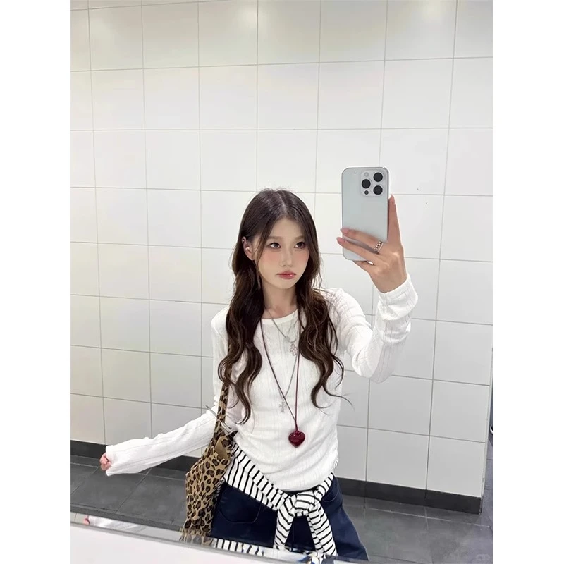 纯白肌理感提花长袖T恤女春季新款刺绣圆领修身显瘦百搭打底上衣