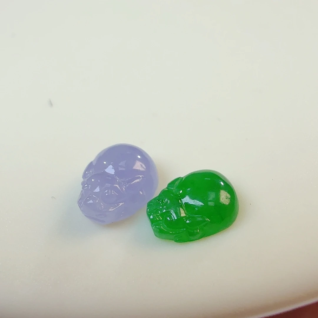 翡翠裸石貔犰一对