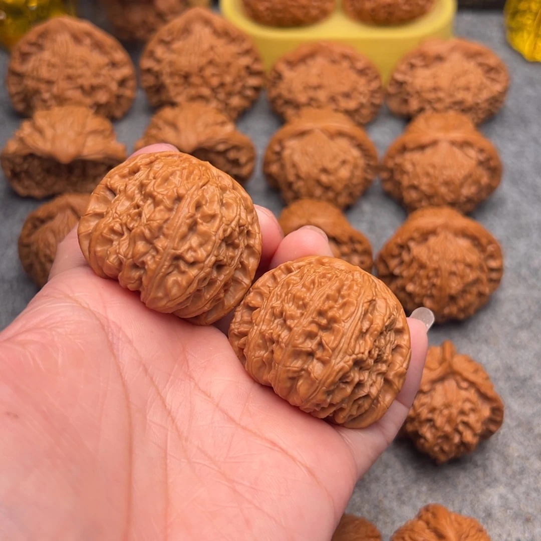 文玩核桃把件精品白狮子42.8