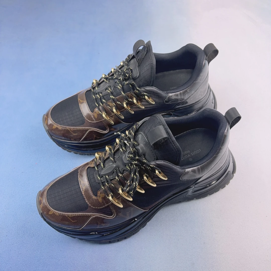 99新 LouisVuitton/路易威登 42码配盒/黑金老花 时尚运动休闲鞋