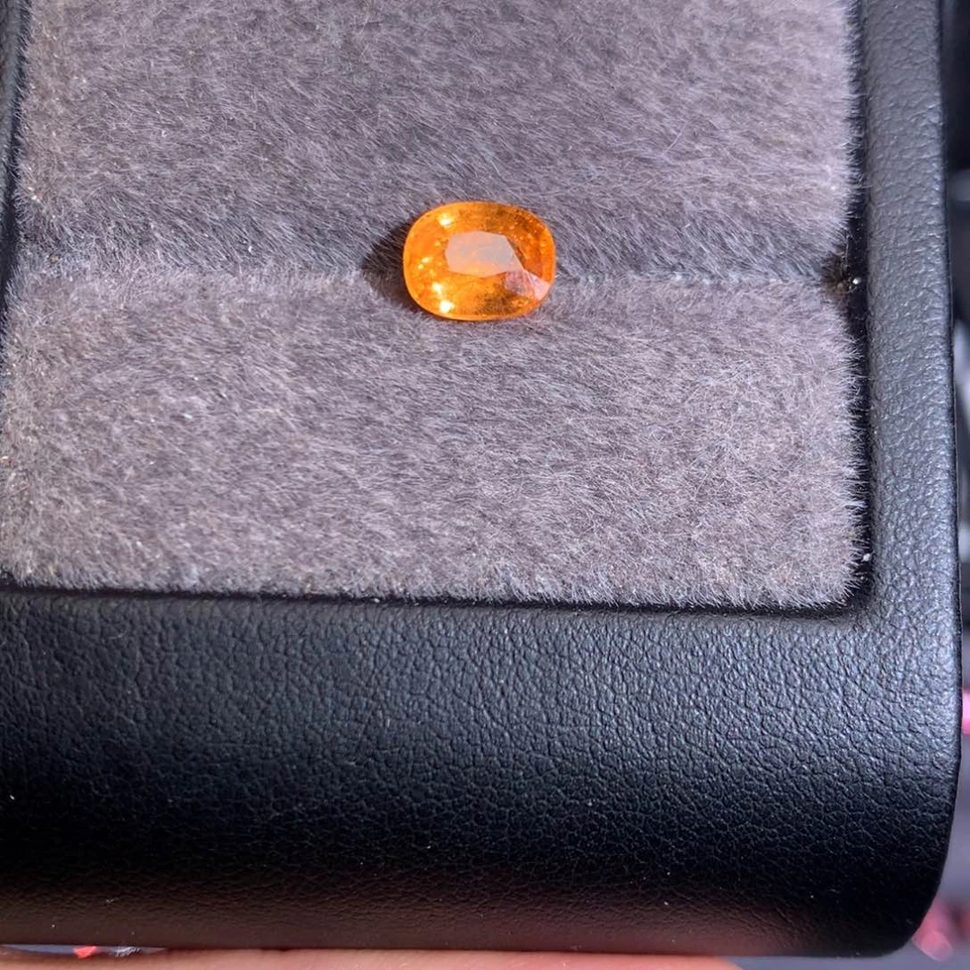 未镶嵌裸石石榴石（芬达石）2.255ct