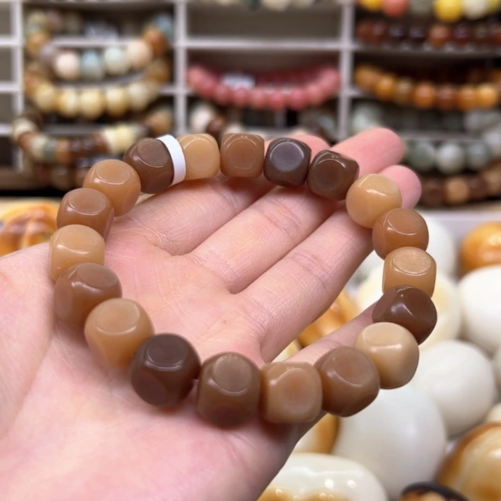 白玉菩提把件2.5.47菩提咖色方糖