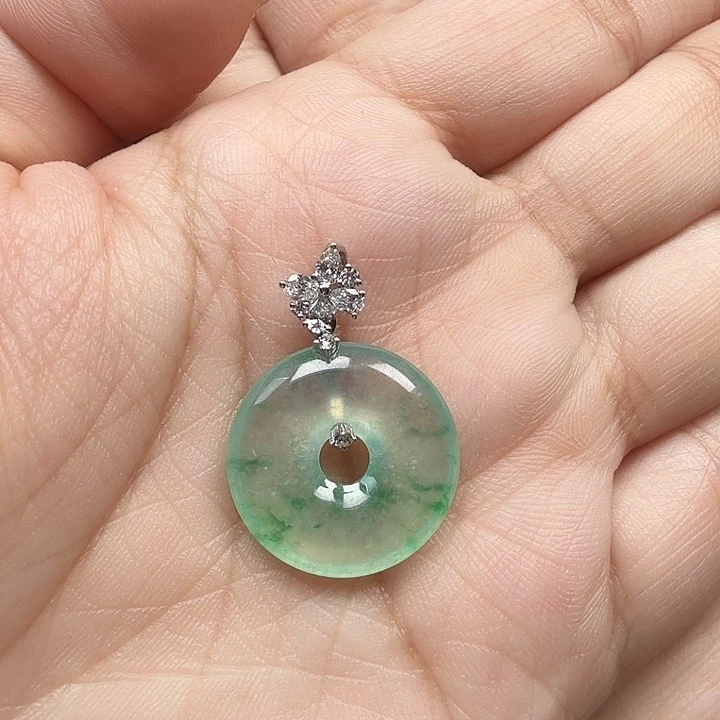 翡翠18K金镶嵌颈饰甜甜圈