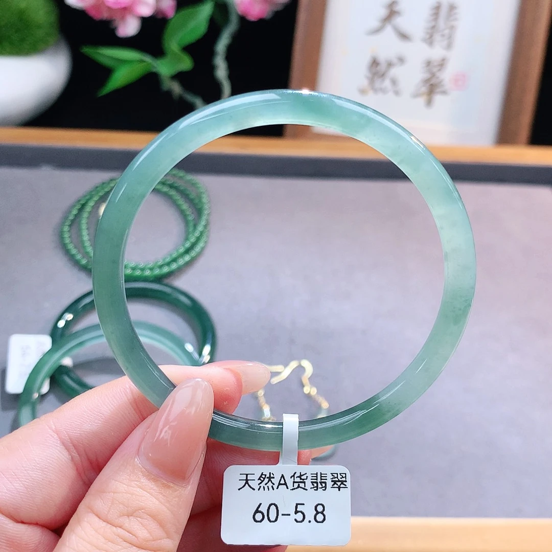 未镶嵌手镯（圆镯）翡翠