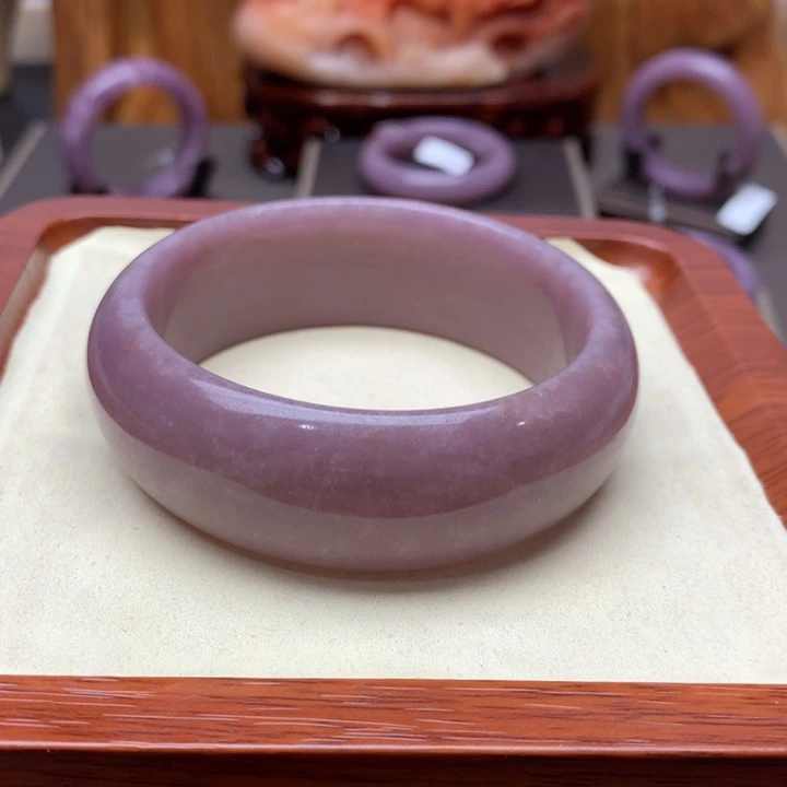 清***莉石英岩玉手镯未镶嵌