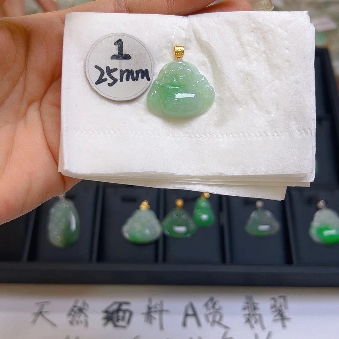 翡翠颈饰18K金镶嵌翡翠