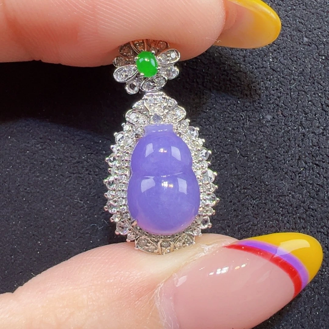 翡翠18K金镶嵌颈饰葫芦