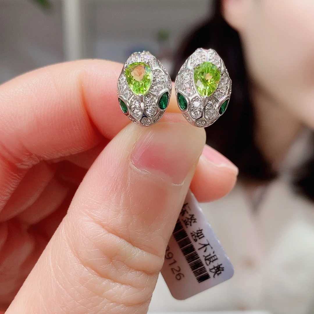 橄榄石耳饰银S925镶嵌