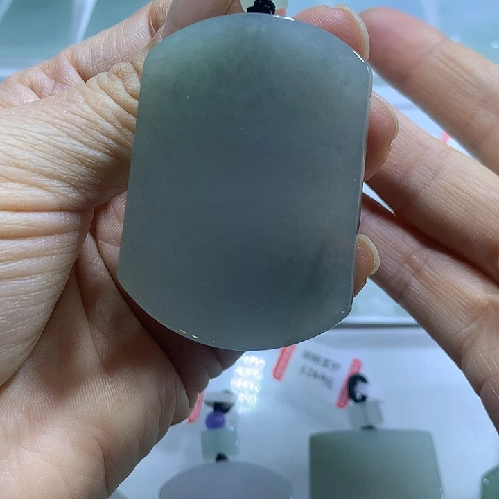 翡翠未镶嵌颈饰乀