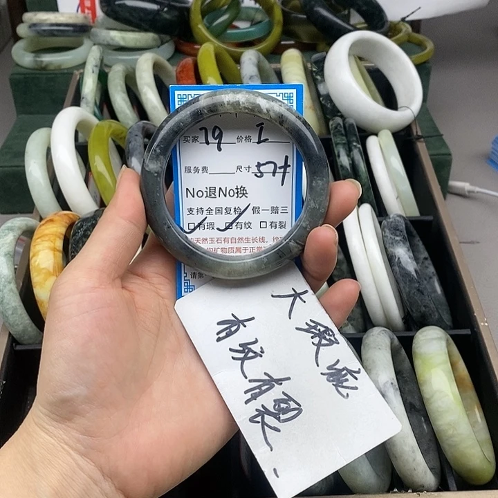 蛇纹石玉未镶嵌手镯