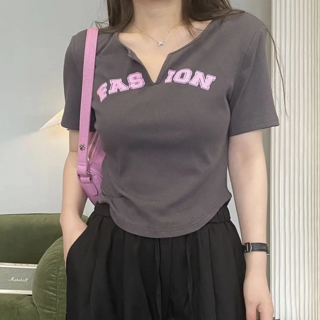 胖mm字母印花小开领不规则冰丝短袖T恤女春夏大码显瘦短款上衣V领