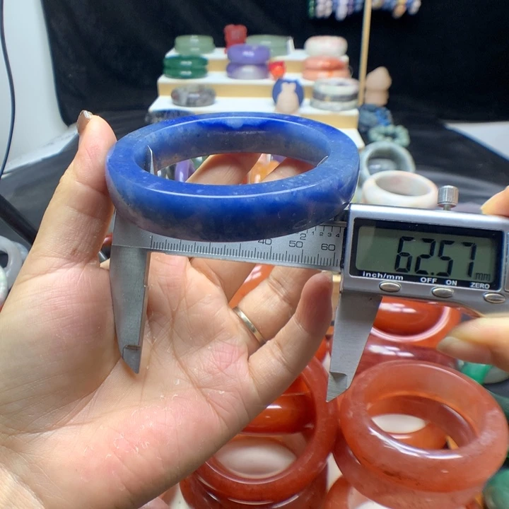 未镶嵌手镯石英质玉