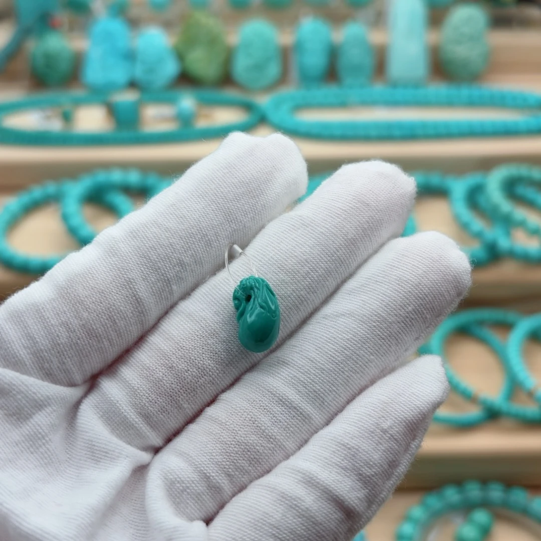 绿松石未镶嵌珠宝奇石