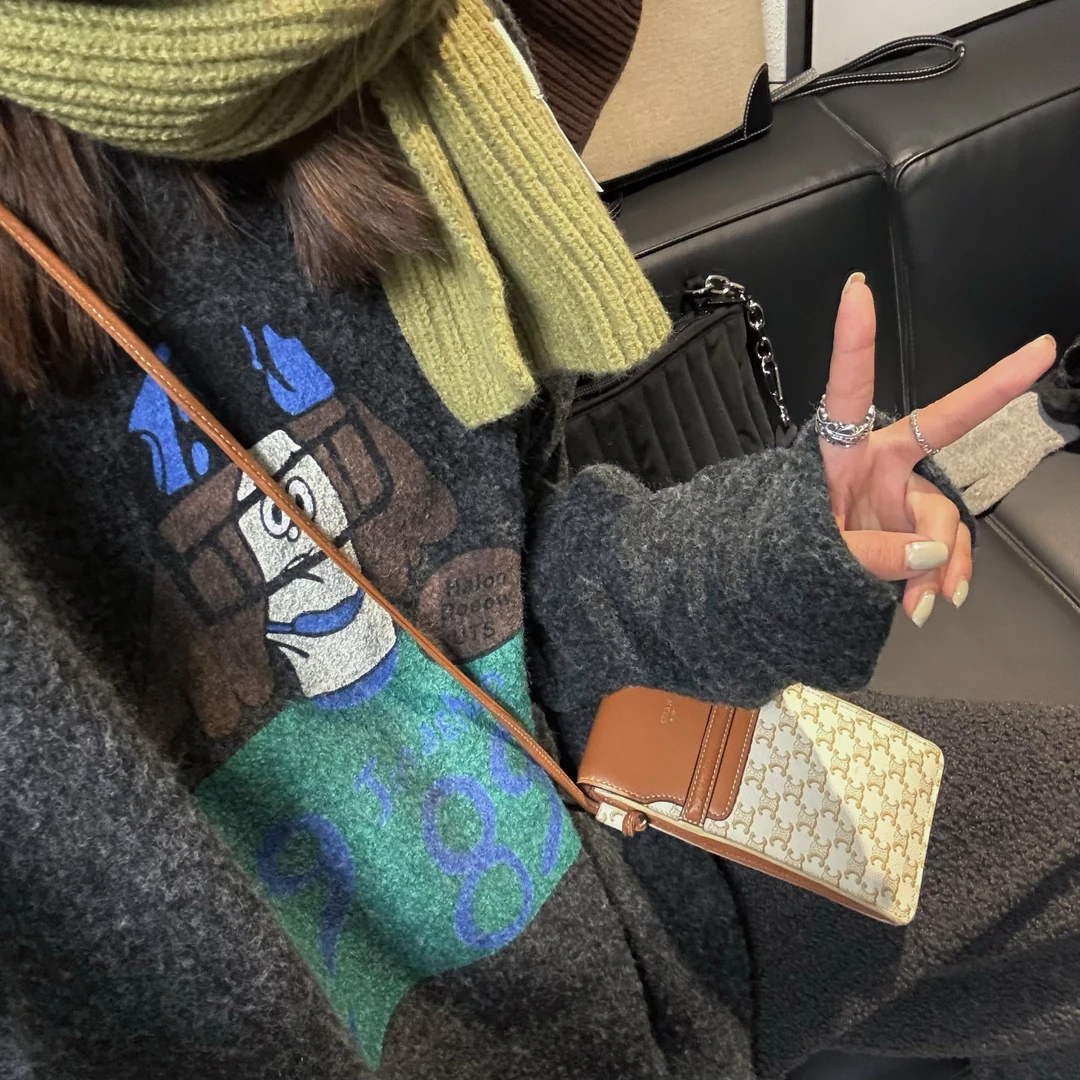 新款烟灰色卡通绒绒打底T恤女宽松显瘦柔软亲肤保暖减龄