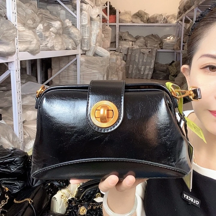 蚕丝小牛剖层皮革PU