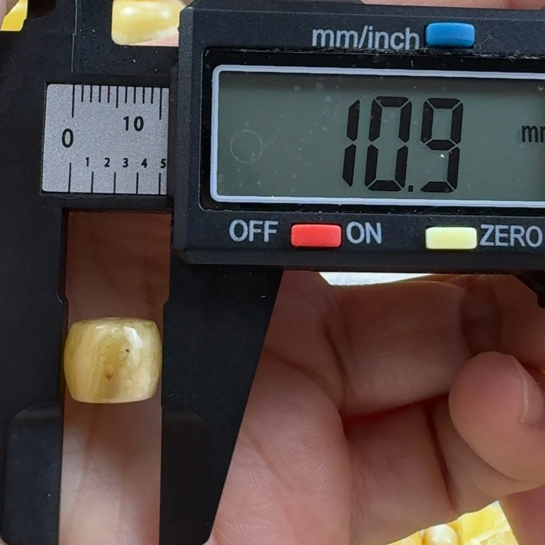 蜜蜡未镶嵌裸石37杂