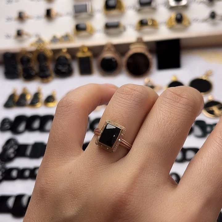 翡翠18K金镶嵌戒指翡翠