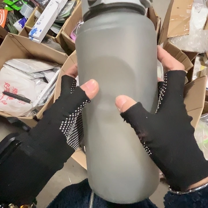 品牌大容量水杯。无包装。