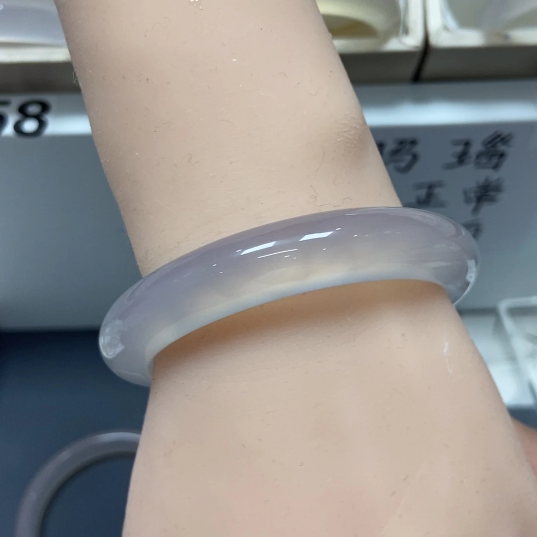 小***呀玛瑙/玉髓手镯未镶嵌55