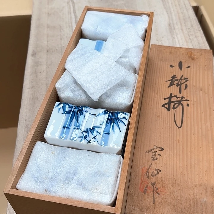 瓷片噗哈哈哈哈哈哈哈哈哈我笑