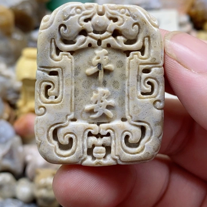 颈饰未镶嵌硅化珊瑚（珊瑚玉）