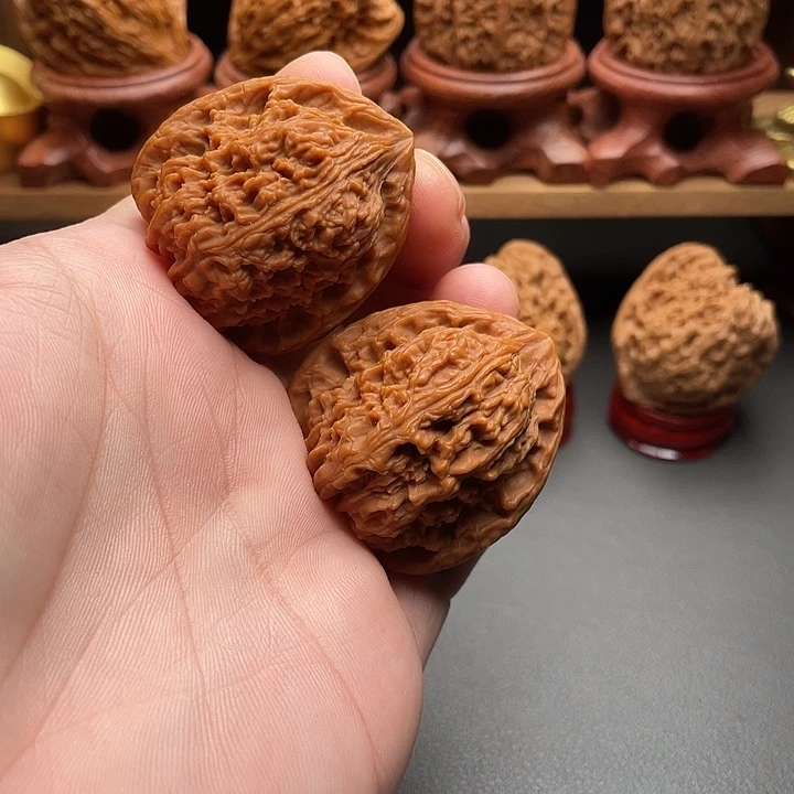 嗨***李文玩核桃把件南疆