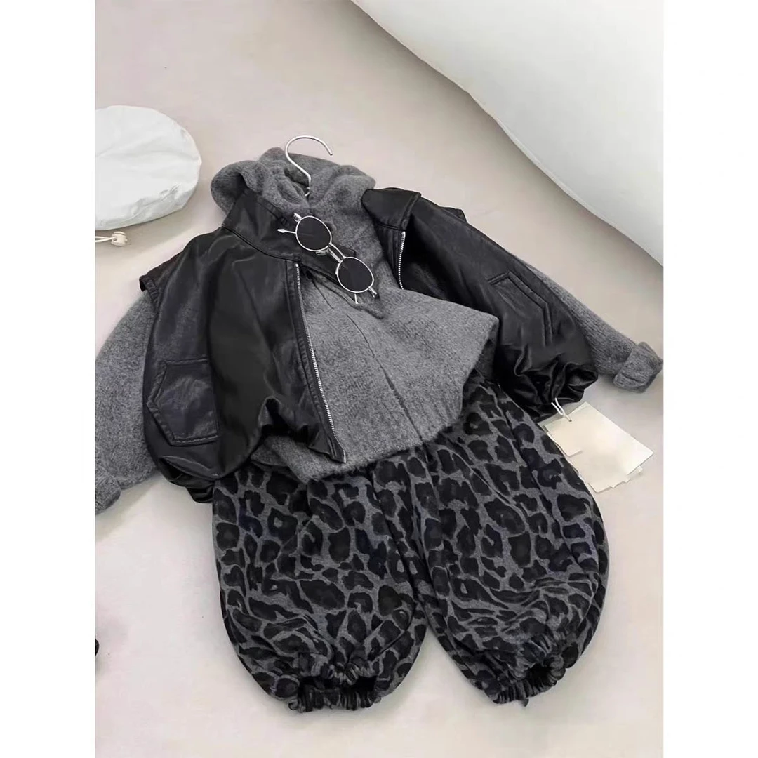 儿童套装2025秋款新品韩版男女童帅气皮马甲连帽毛衣豹纹裤三件套