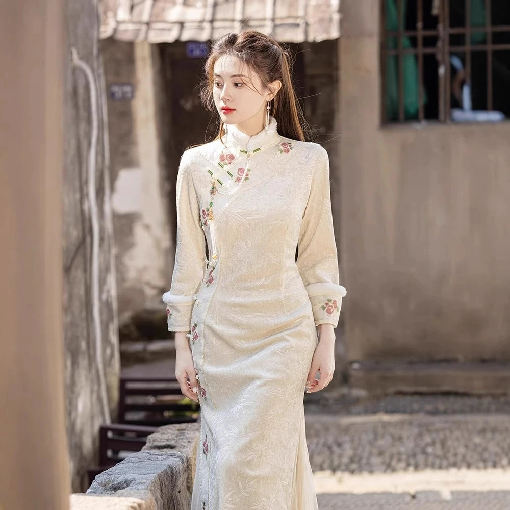 米色毛绒领复古风旗袍冬款加绒保暖刺绣气质淑女新中式日常可穿