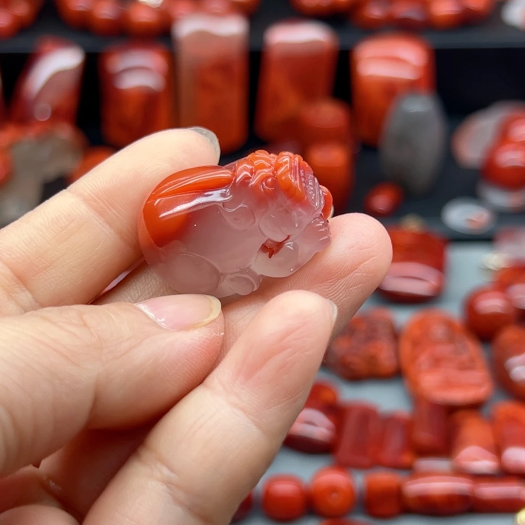 南红玛瑙配饰未镶嵌小**儿