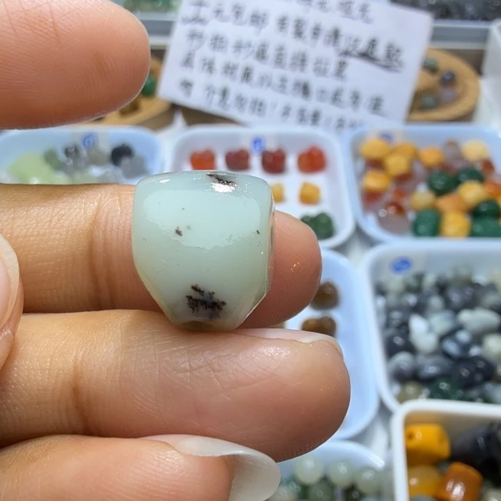 和田玉未镶嵌珠宝奇石