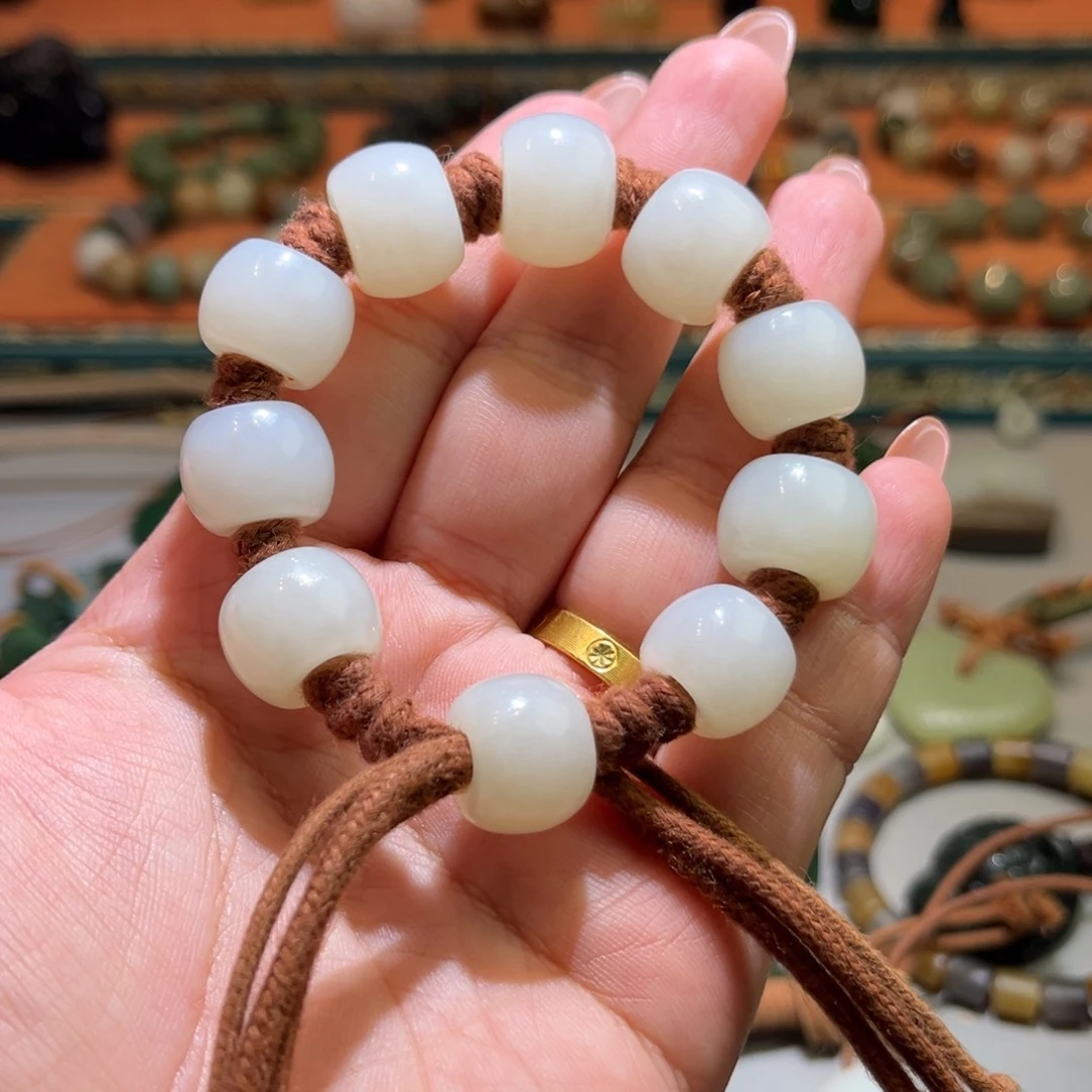 颈饰未镶嵌和田玉是**啊