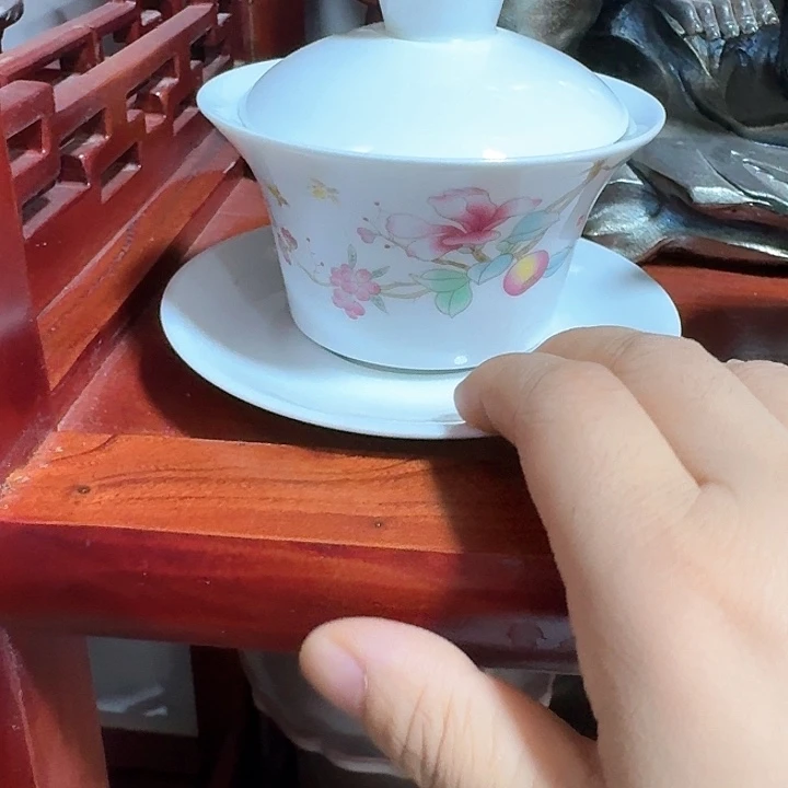 主人杯一个，瓷，品茗