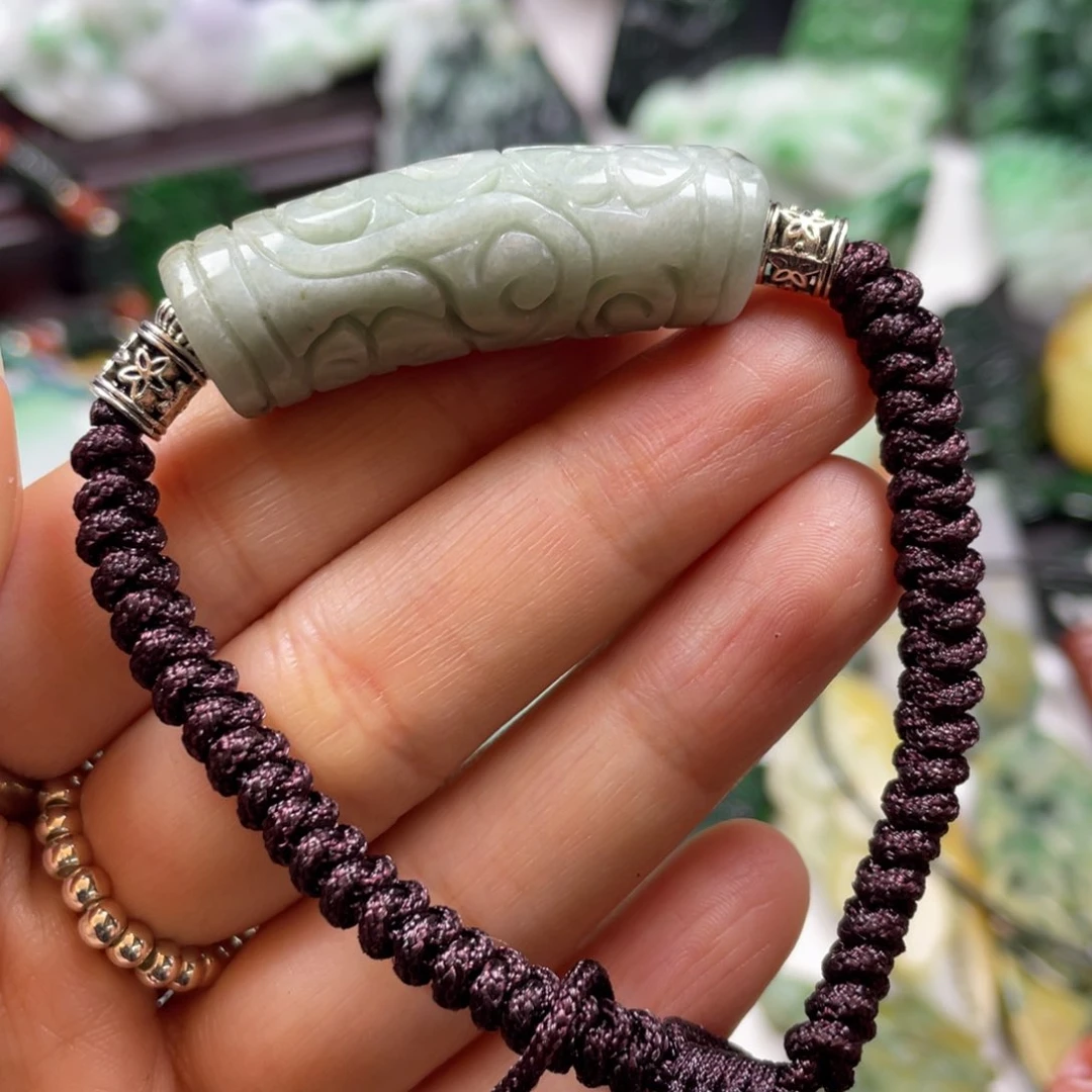 翡翠颈饰未镶嵌牌子沧桑