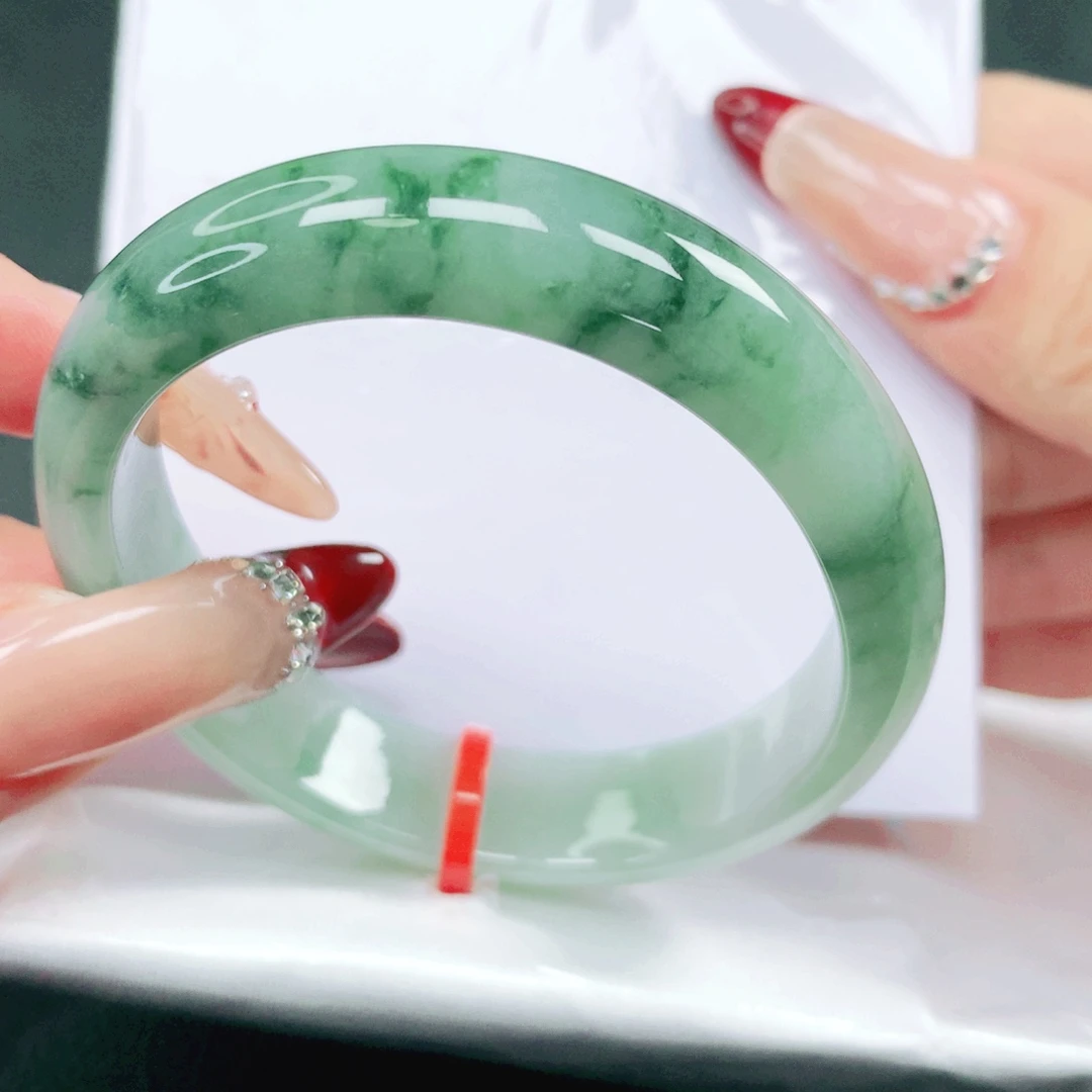 翡翠未镶嵌手镯54贵