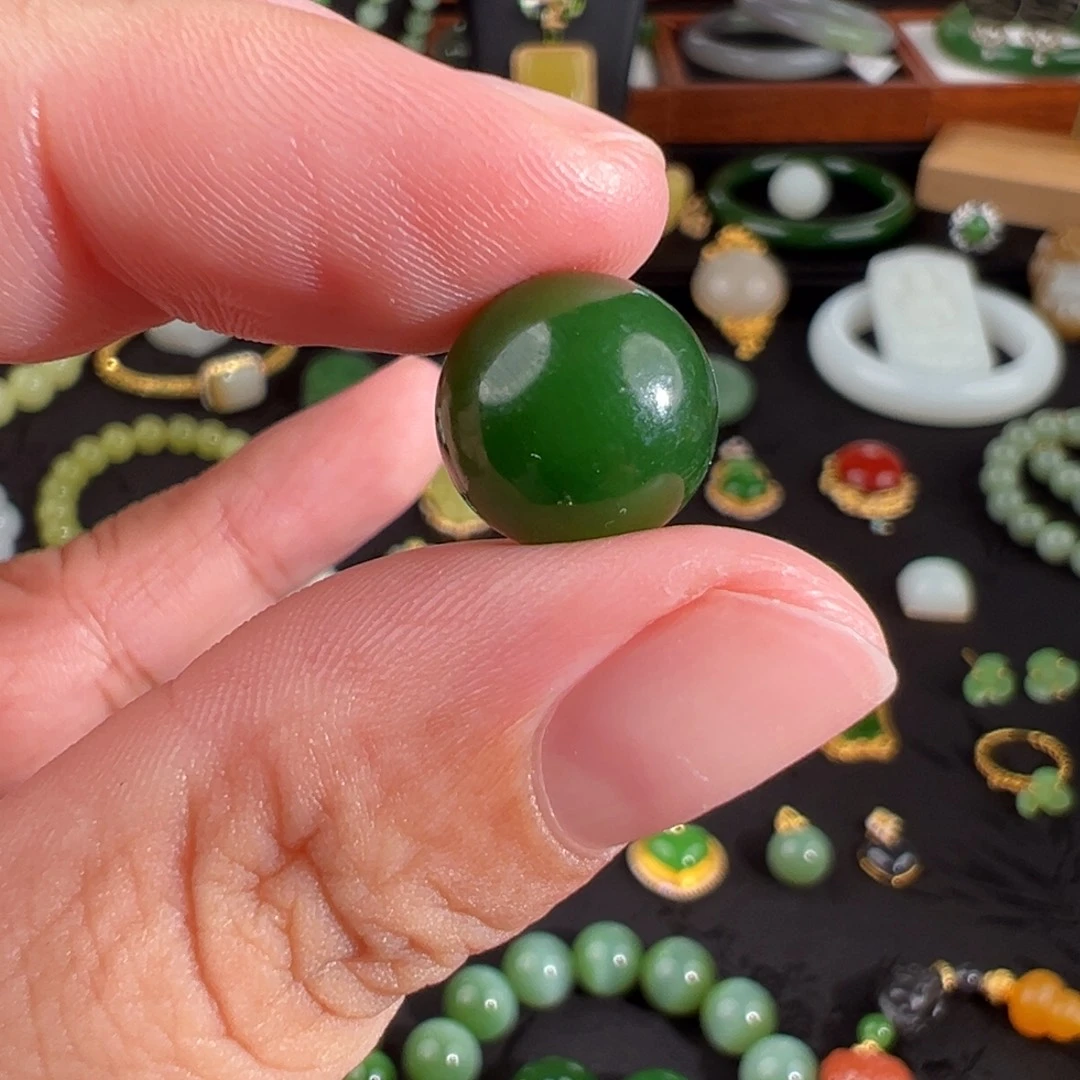 你***’颈饰未镶嵌和田玉（碧玉）碧玉单珠