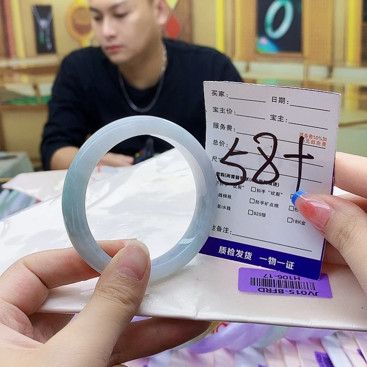 翡翠未镶嵌手镯9900……