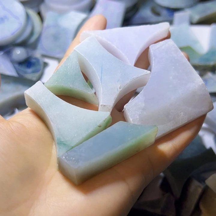 颈饰未镶嵌翡翠渊*