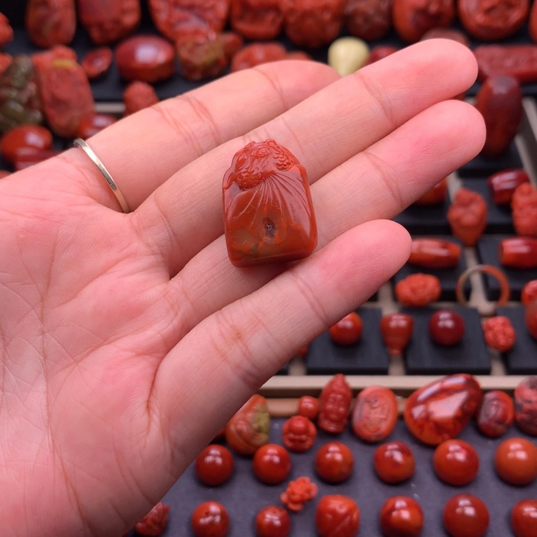 南红玛瑙未镶嵌川料原矿金鱼吊坠16.8mm